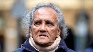 A murit liderul unui cult maoist care a violat adepţi şi şi-a ţinut fiica în captivitate 3 decenii