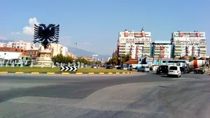 Doi morţi şi opt răniţi, după ce un bărbat a intrat cu maşina într-o piaţă din Albania