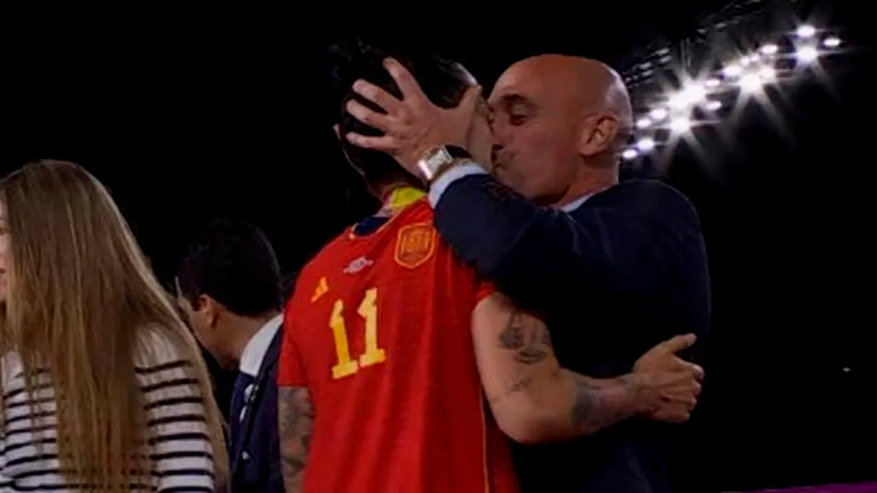 Scandalul sărutului: campioanele mondiale refuză să mai joace fotbal pentru naţionala Spaniei