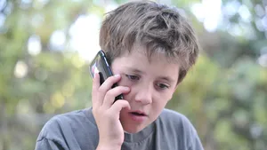 Aproape jumătate din apelurile la 112 în 2019 nu au fost serioase. Procentul îngrijorător al celor efectuate din greşeală sau al farselor