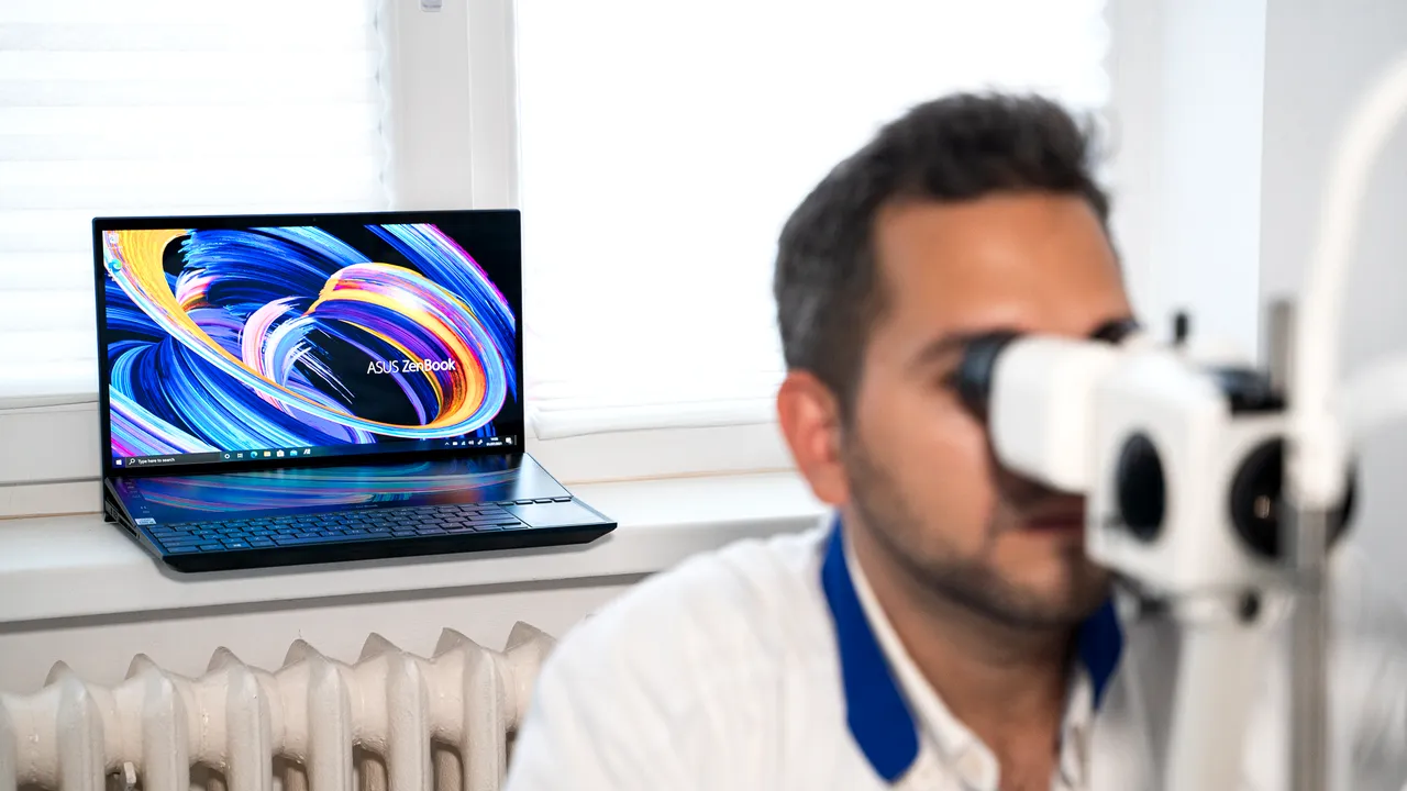 (P) ASUS OLED şi comportamentul adecvat în faţa ecranului