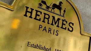 Veste importantă pentru industria luxului din România: grupul francez Hermès vrea să deschidă un magazin în zona Ateneului din Bucureşti