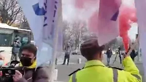 Reacţia Jandarmeriei, după protestul cu fumigene al poliţiştilor