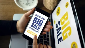 Black Friday 2020. Sparge ghinionul zilei de „Vineri 13” şi cumpără inteligent. Cinci lucruri esenţiale pe care clienţii nu trebuie să le uite