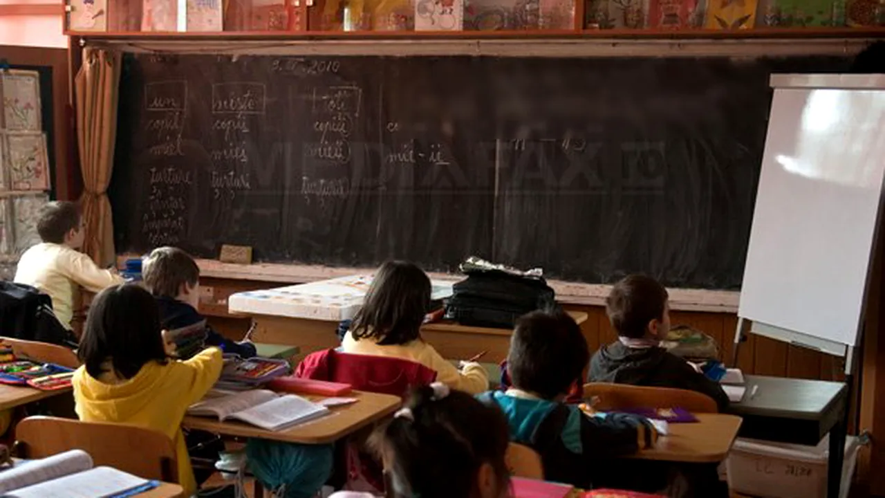 DECLARAŢIA ZILEI Discuţie între profesori la o şcoală specială din Capitală: Toţi batem la ei! Toate clasele de sus până jos
