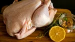 Un bucătar spaniol explică cum să tranșezi un pui întreg ca să economisești bani