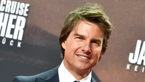 Suri, fiica lui Tom Cruise, renunță la numele de familie al tatălui său. Tatăl său, o personalitate controversată