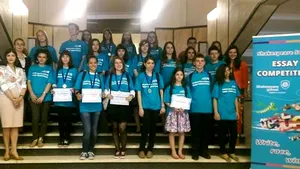 Doi elevi din Capitală au câştigat concursul de eseuri în limba engleză şi merg în tabere în Anglia