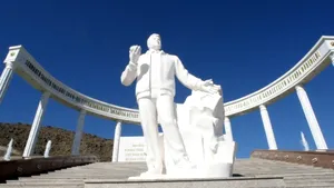 Ţara în care Poliţia inspectează wc-urile ca să descopere dacă cineva foloseşte ziare cu faţa preşedintelui în loc de hârtie igienică