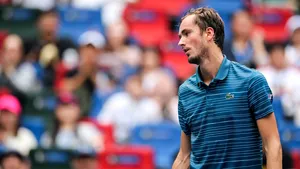 Daniil Medvedev a câştigat turneul din Shanghai, după ce l-a învins în finală pe Alexander Zverev