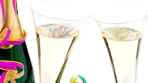 CÂNTECE DE ANUL NOU: Melodii pentru petrecerea de Revelion 2015 - VIDEO