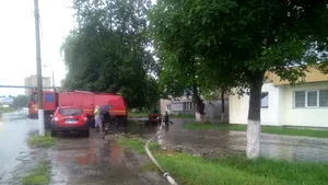 Ploile abundente au afectat peste 50 de localităţi din ţară, din cauza canalizărilor subdimensionate. Arhitect: „Totuşi, trebuie să evoluăm” 