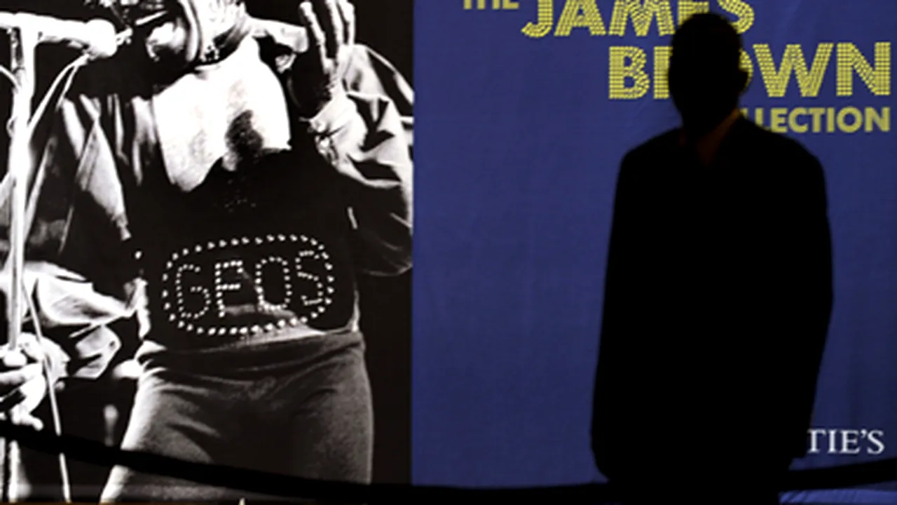 Obiecte aparţinând lui James Brown, vândute la licitaţie (Galerie Foto şi Video)