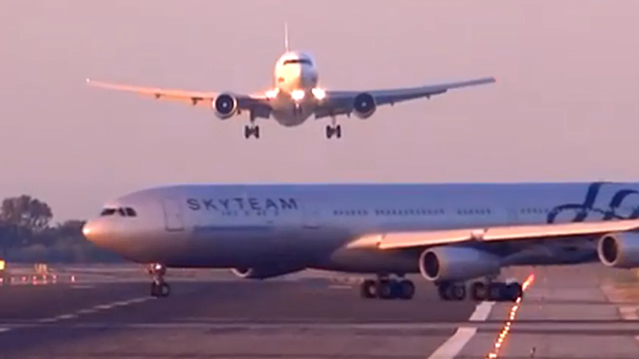 Evitarea unei catastrofe, surprinsă pe cameră. MOMENTUL în care două avioane sunt extrem de aproape de coliziune - VIDEO