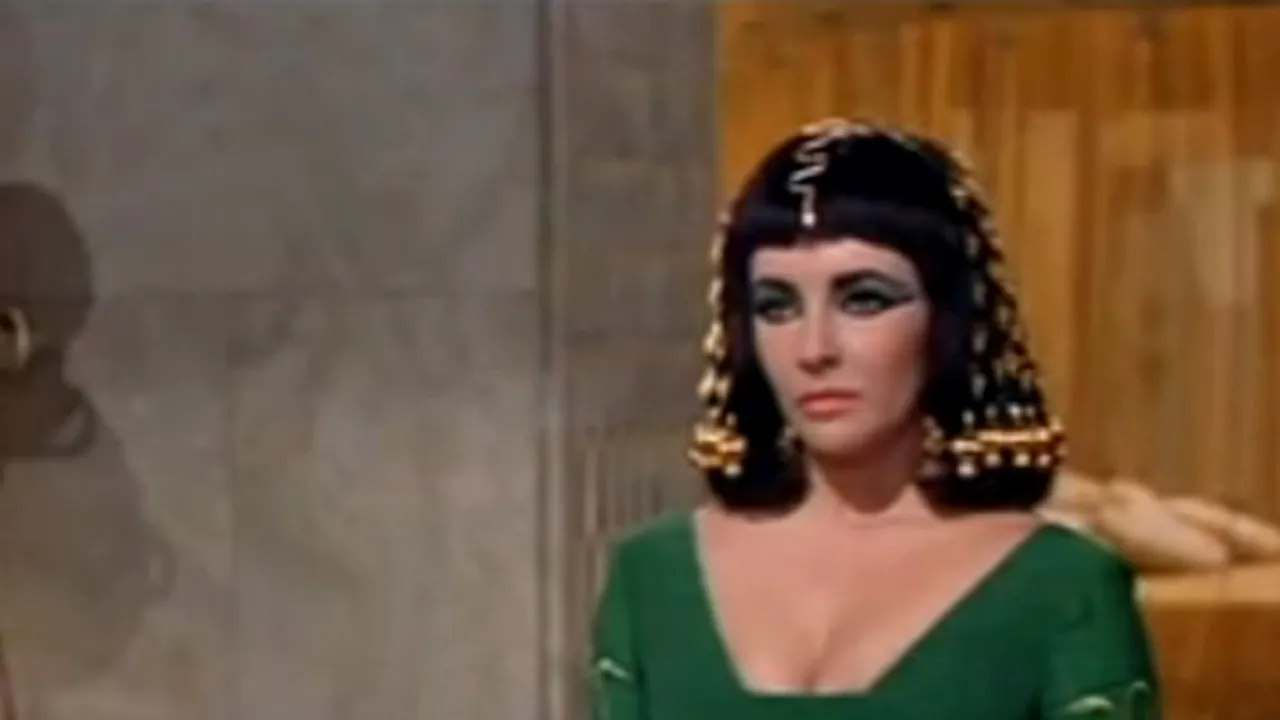 Bijuterii dintre cele mai valoroase care i-au aparţinut lui Elizabeth Taylor, printre care şi cele din filmul 