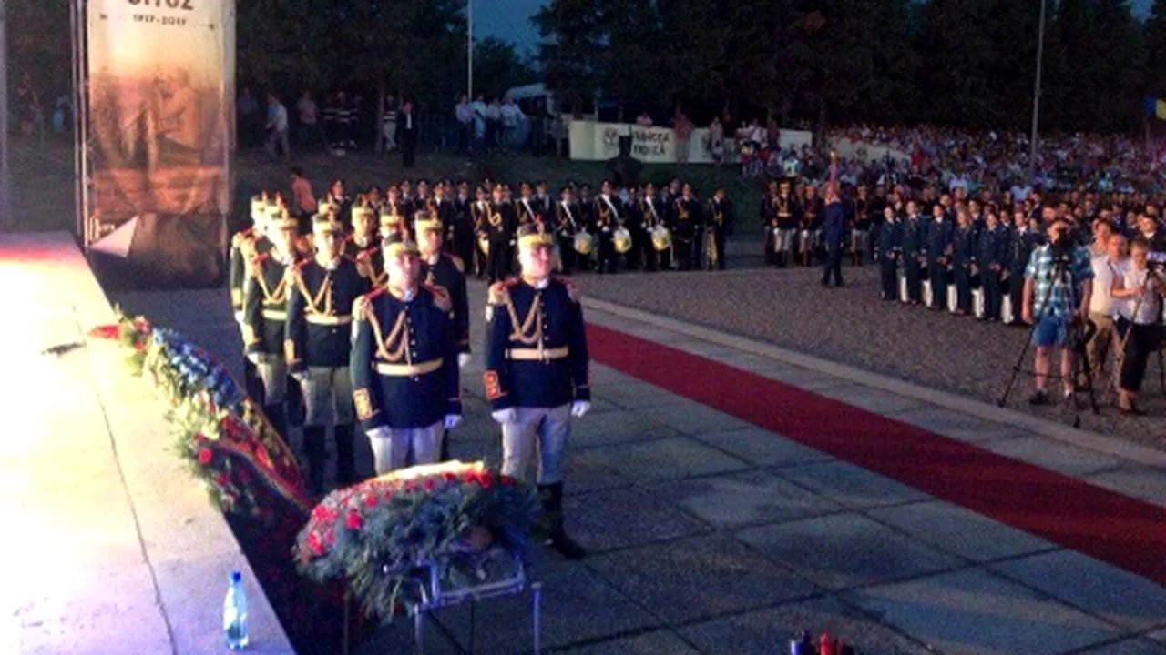 FOTO | Klaus Iohannis, prezent la ceremonia de comemorare a o sută de ani de la luptele de la Mărăşeşti