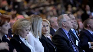 SURPRIZA de la Congresul PSD: Liviu Dragnea, însoţit de iubita sa. Irina Tănase a stat în primul rând, alături de greii partidului | FOTO
