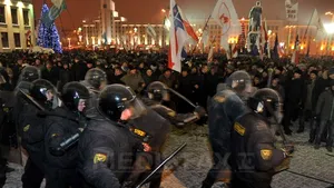 Cel puţin 18 membri ai opoziţiei din Belarus riscă 15 ani de închisoare, în urma protestelor