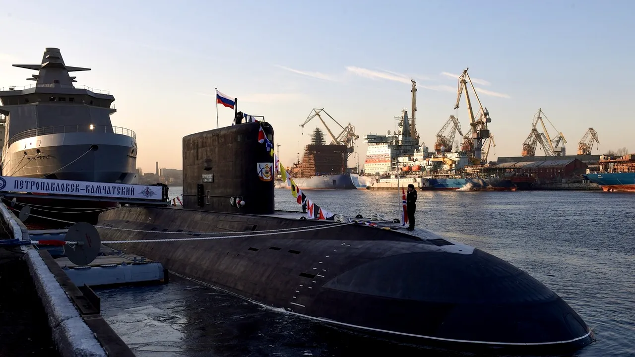 MONITORUL APĂRĂRII | NATO, îngrijorată de activităţile submarinelor militare ruse în Oceanul Atlantic