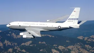 SUA au efectuat un zbor „extraordinar” deasupra Ucrainei cu un avion special/ Kievul cere sancţiuni suplimentare împotriva Rusiei
