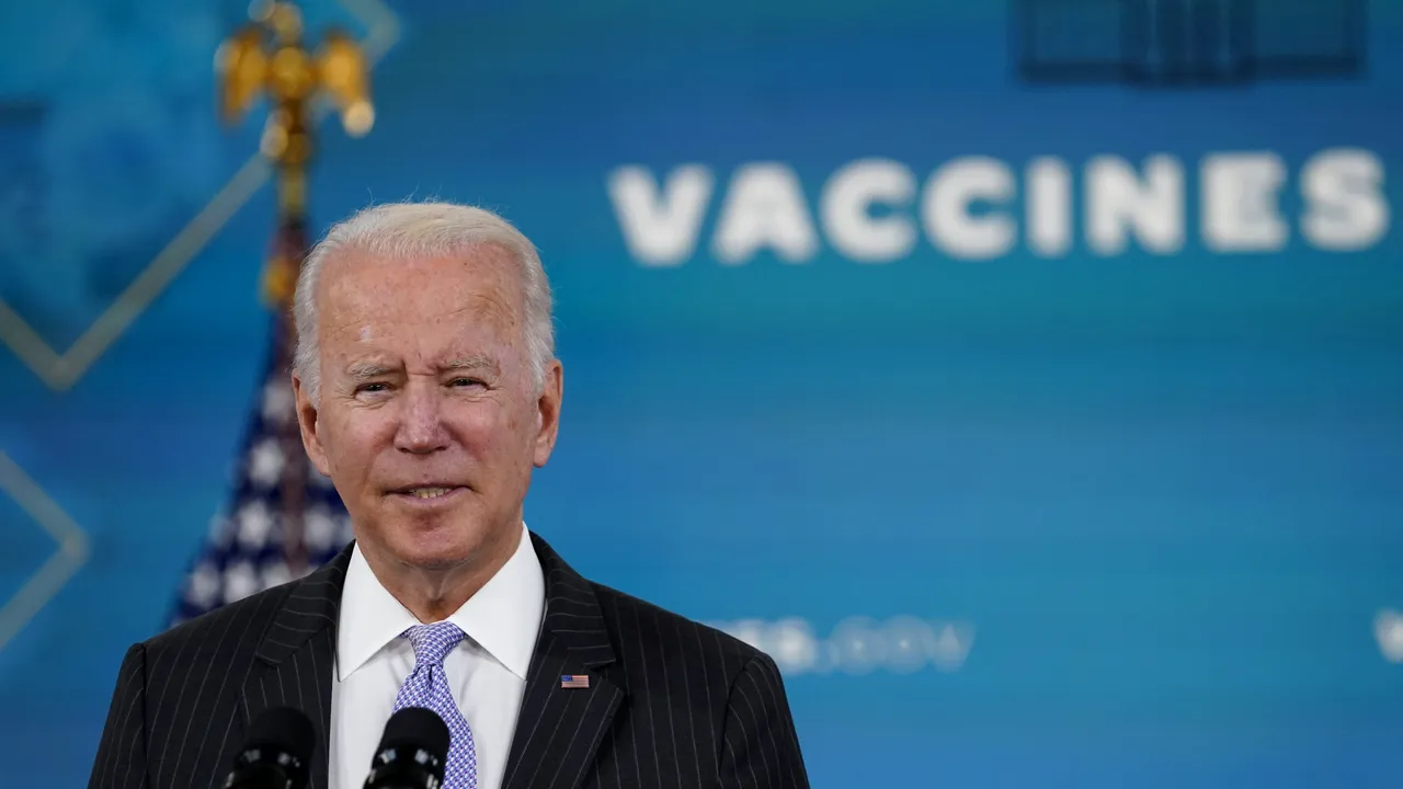 Biden a primit o nouă doză de vaccin anti-COVID-19 şi îi îndeamnă pe americani să îi urmeze exemplul