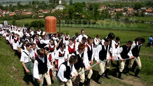 Cea mai mare procesiune catolică de Rusalii din Europa Centrală şi de Sud-Est: Zeci de mii de pelerini din toată lumea au venit în Harghita