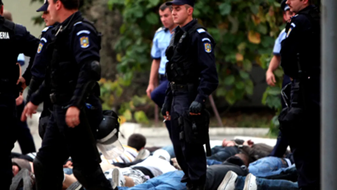 Poliţiştii au reţinut alţi 30 de suporteri timişoreni şi croaţi care s-au bătut