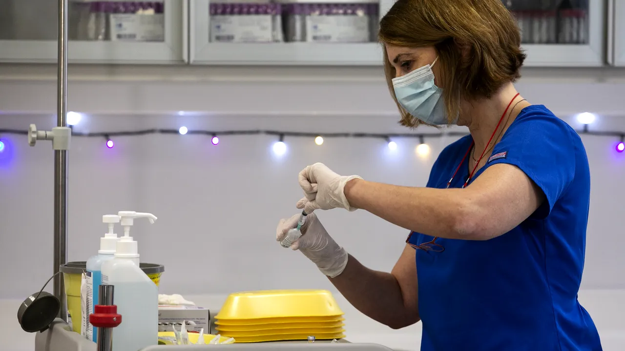 CORONAVIRUS 5 ianuarie. Situaţia pe judeţe. 4.729 de cazuri înregistrate în ultimele 24 de ore. 1.086 de persoane sunt internate la ATI