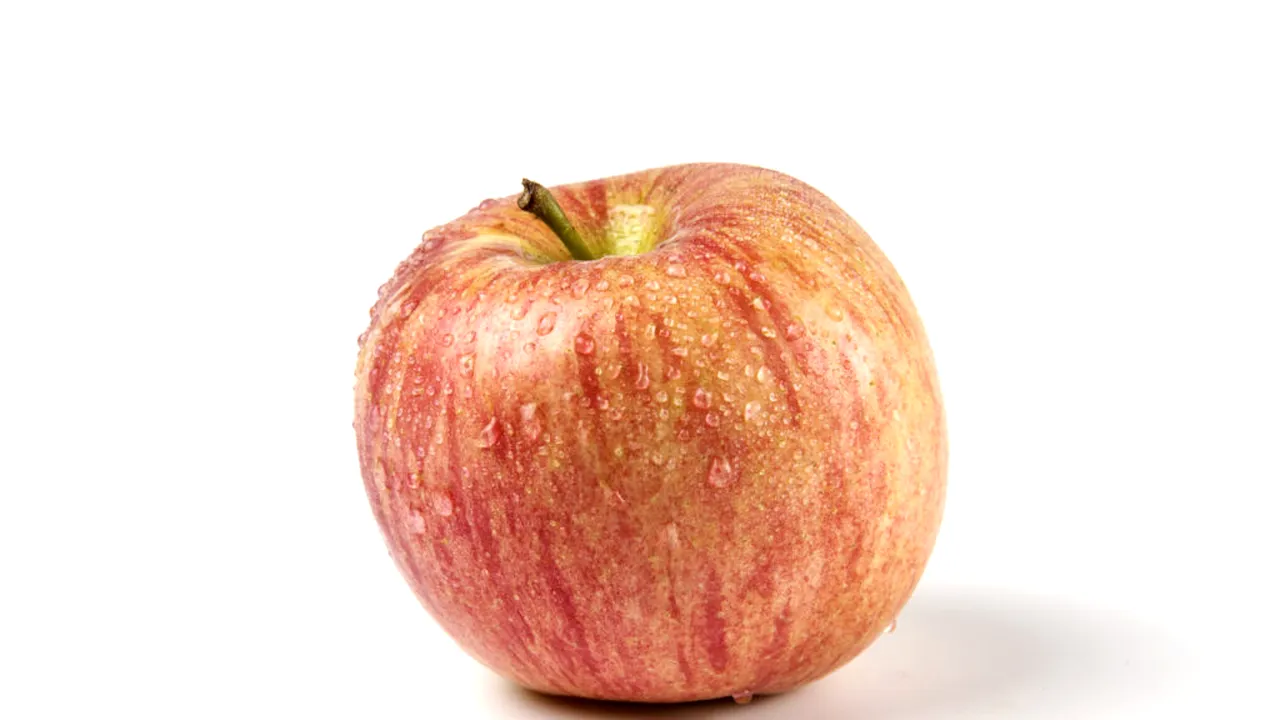 „Cocktailuri de pesticide” în merele din Europa