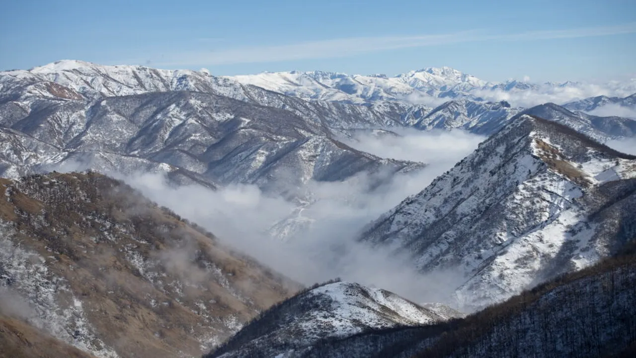 Cod portocaliu de ploi torențiale și viscol: Șase județe, sub avertizare până marți seară