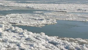 Bărbatul şi cei doi copii dispăruţi în zona lacului Tarniţa, daţi în consemn la frontieră