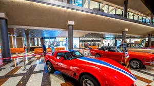 FOTO Retro Cars Battle, la Timişoara. Maşinile de epocă vechi de un secol amintesc de scene de film şi de lumea de altădată