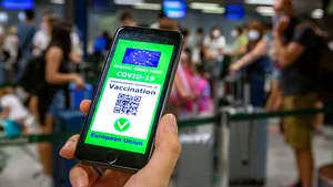 Pe Aeroportul Henri Coandă s-a dublat numărul personalului însărcinat să verifice certificatul verde la intratrea în ţară 