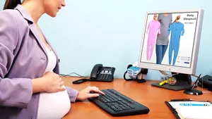 Mamele din Europa preferă cumpărăturile online