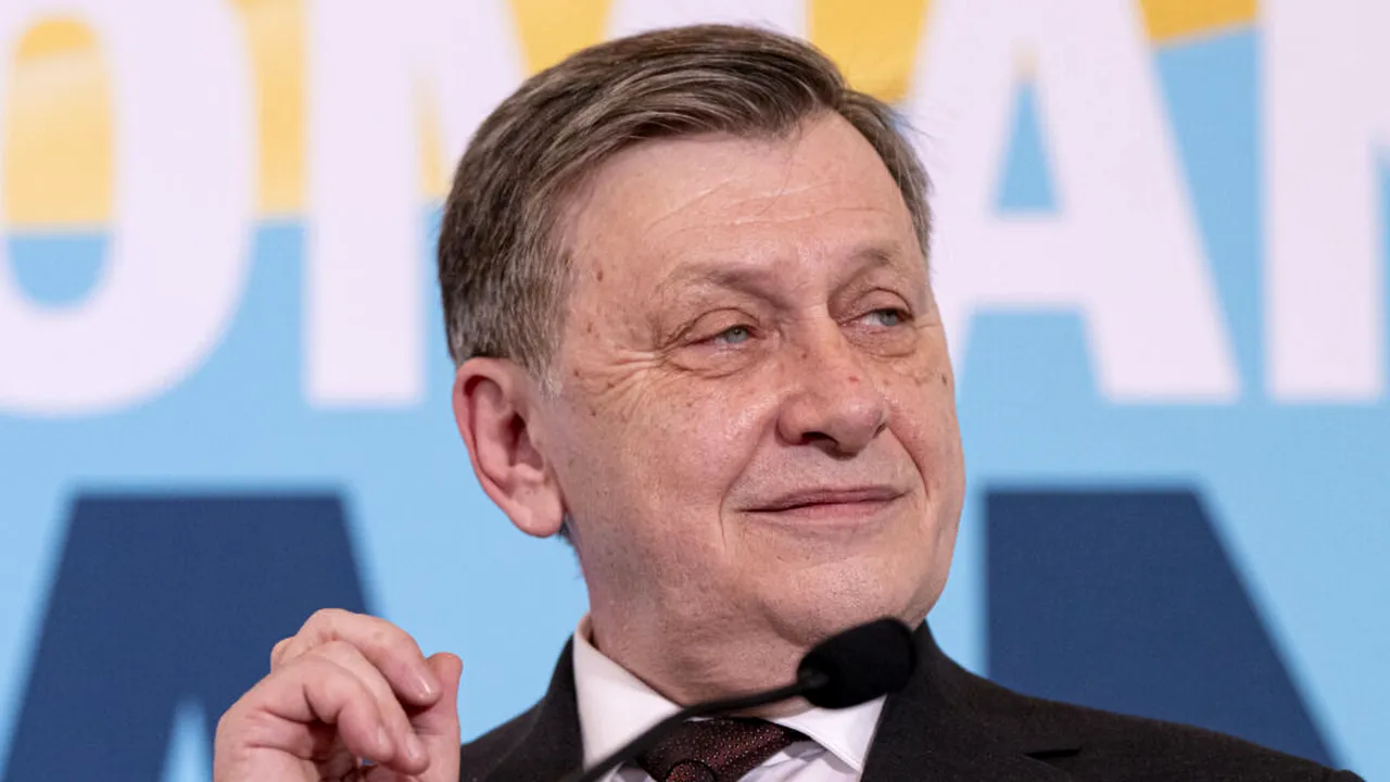 Crin Antonescu şi-a depus candidatura la prezidenţiale: Vreau să fiu preşedintele tuturor