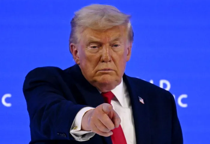 EXTERNE Președintele Trump amenință Iranul, din nou: Deschideți Strâmtoarea sau veți trăi în iad