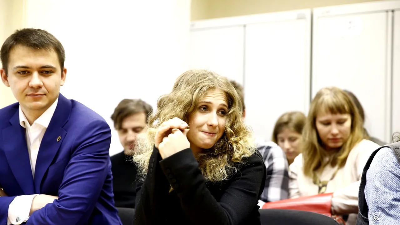 „Cazul sanitar”. O membră a Pussy Riot, condamnată la un an de restricţionare a libertăţii pentru promovarea unui protest împotriva arestării lui Navalnîi