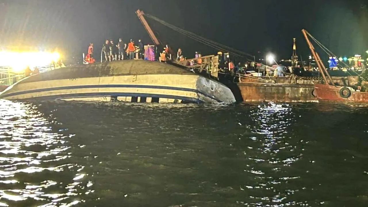 Cinci morți și zeci de dispăruți după ce o ambarcațiune turistică s-a răsturnat în Vietnam