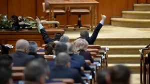 Legea salarizării unitare a trecut de Parlament. Proiectul a fost dezbătut în 15 minute. Liviu Dragnea: S-a încercat, coordonat, împiedicarea adoptării legii/ PNL a cerut prezenţa premierului Grindeanu