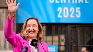 Lasconi şi-a depus candidatura la BEC: Vă asigur că am învăţat din greşeli