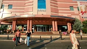 Vânzările din mall-urile din Bucureşti, mai mari cu până la 2.000 euro/mp faţă de cele din alte oraşe
