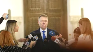 Iohannis a semnat decretele: Decoraţiile lui Adrian Năstase, Dan Voiculescu şi Miron Mitrea, retrase