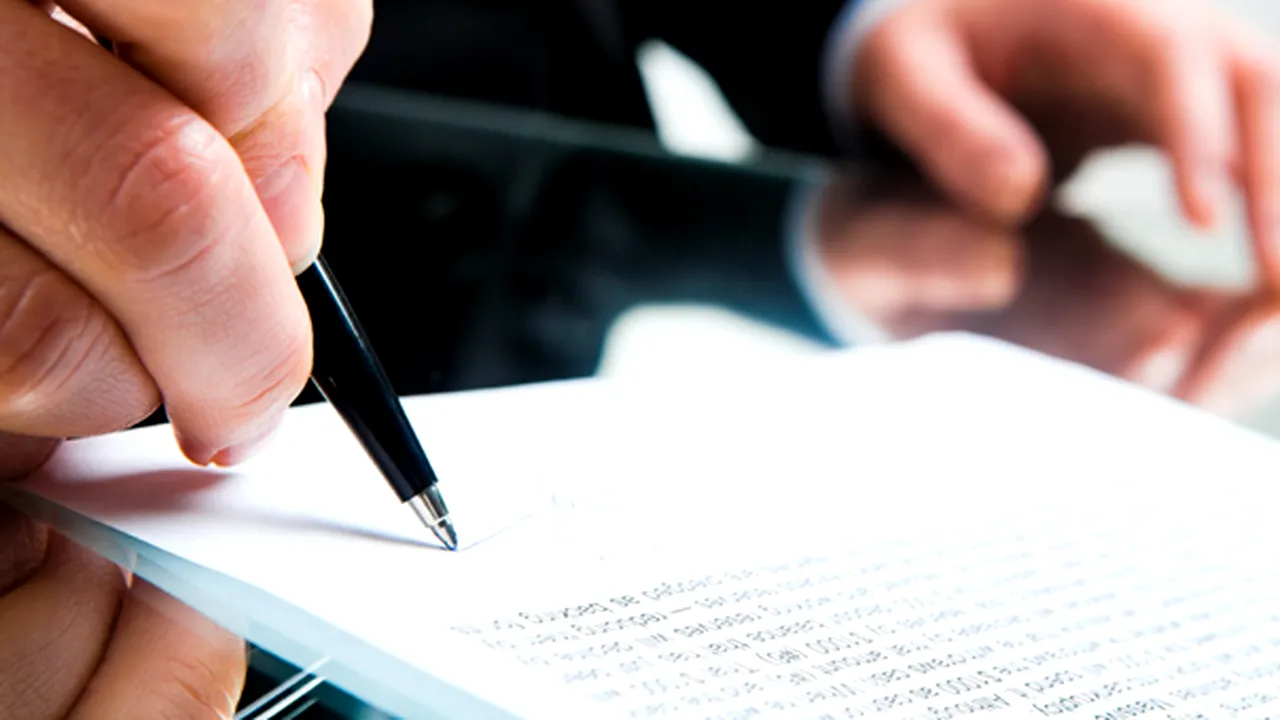 Guvernul lasă instituţii şi firme de stat să încheie contracte juridice dacă trimit repede invitaţii