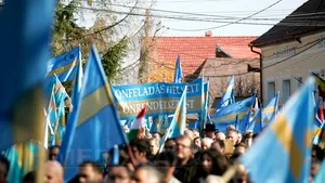 Câteva mii de persoane au participat la Târgu Mureş la un miting pentru autonomia Ţinutului Secuiesc