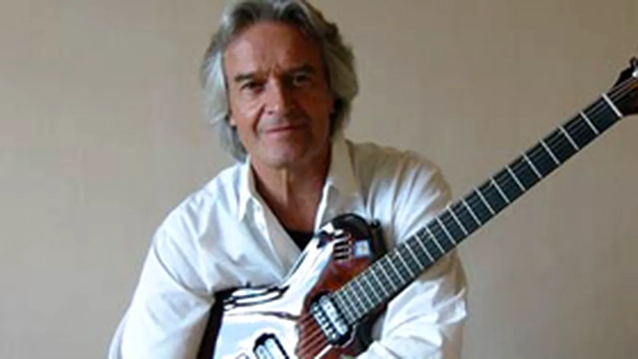 Celebrul chitarist de jazz, John McLaughlin, concertează la Sala Palatului