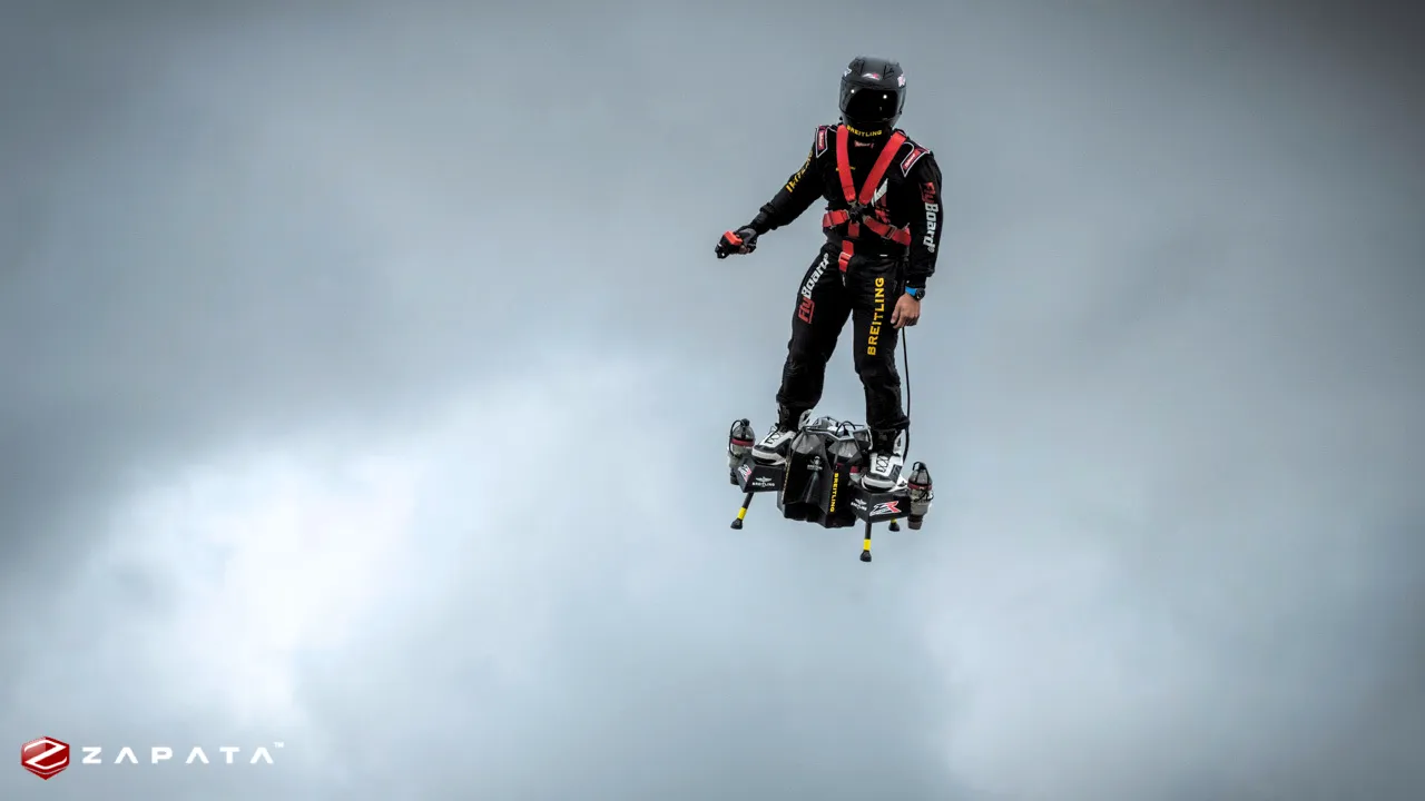 Francezul„ zburător”. Temerarul Franky Zapata încearcă din nou să traverseze Canalul Mânecii pe flyboard, o placă cu propulsie aeriană