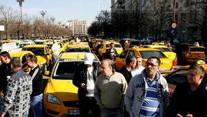 Proteste ale taximetriştilor în faţa Palatului Parlamentului: Peste 400 de oameni au cerut adoptarea Legii taximetriei şi scoaterea din Bucureşti a celor fără licenţă de transport - FOTO
