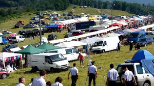 Peste 7.000 de persoane, la Târgul de Fete de pe Muntele Găina, cea mai mare sărbătoare populară