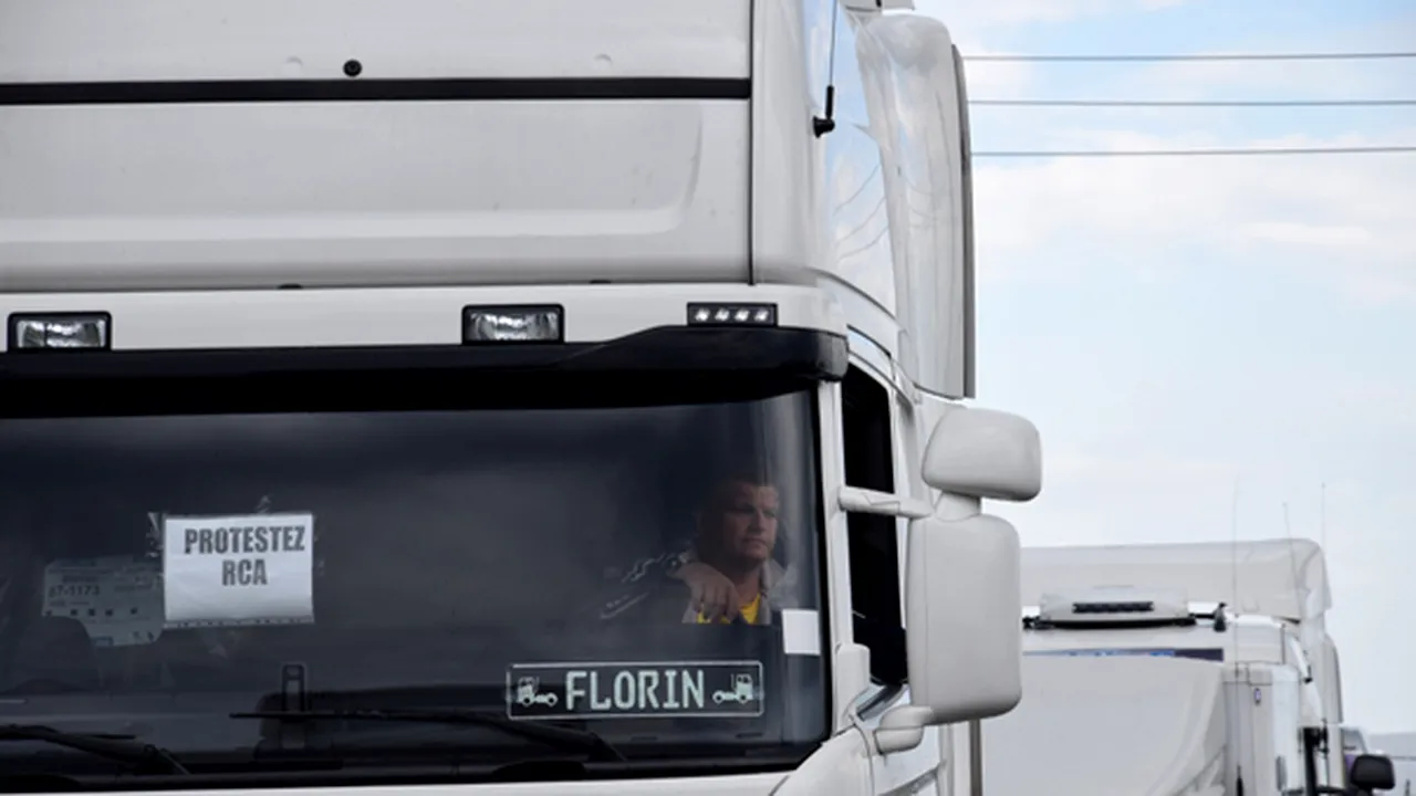Transportatorii rutieri intră în grevă japoneză şi vor circula în fiecare zi, timp de o oră, cu 30 km/h, până când primele RCA vor fi reduse