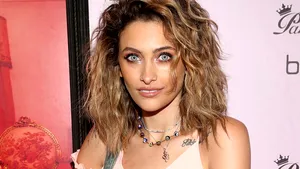 Copiii lui Michael Jackson poartă rămăşiţele fostului star pop în bijuterii speciale